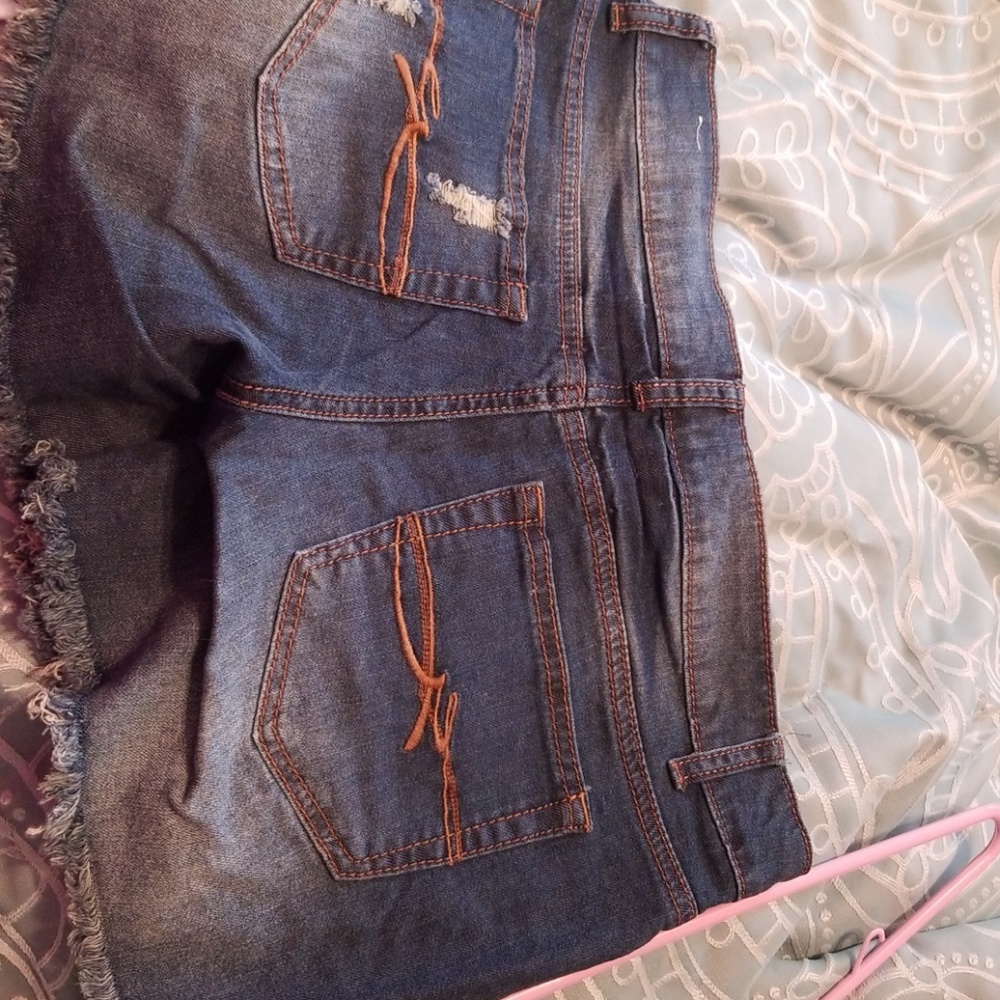 Never worn jean shorts - Picture 3 of 4